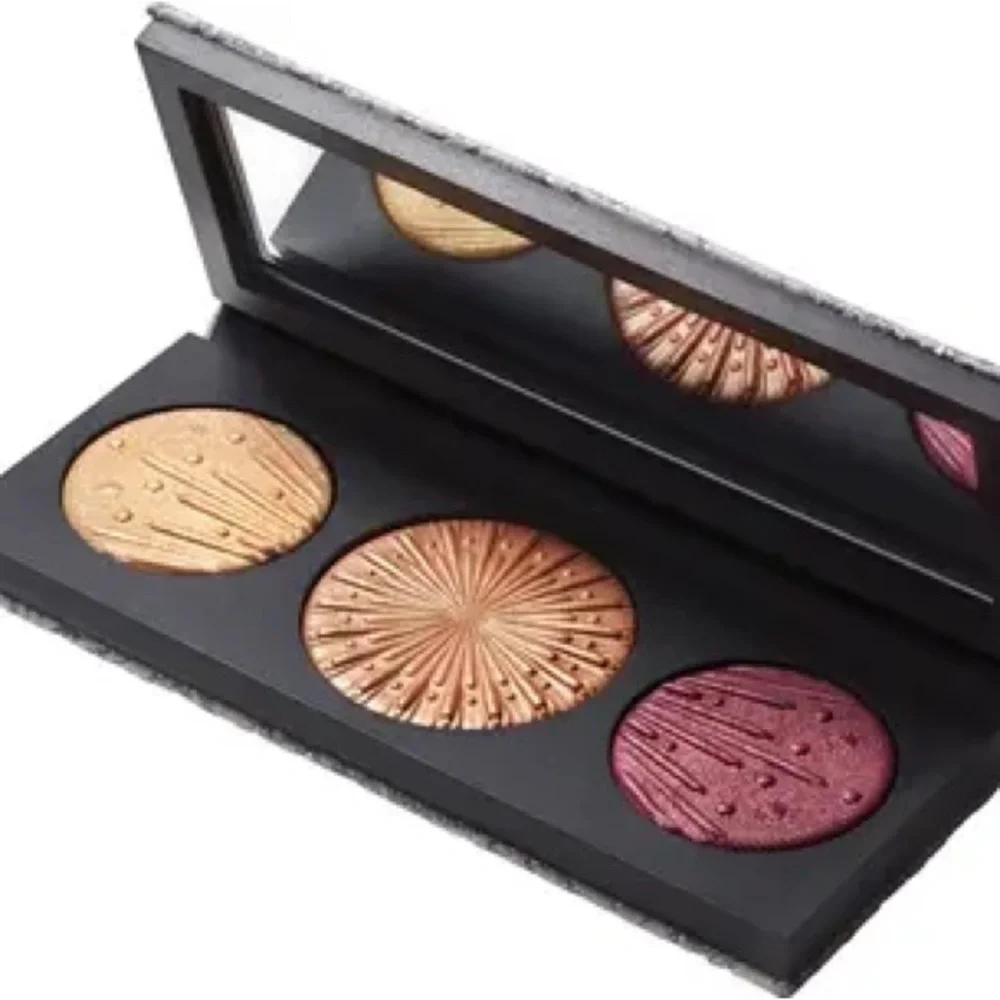 MAC Cosmetics Flashing Ice Extra Dimension Trio - Medium Deep
